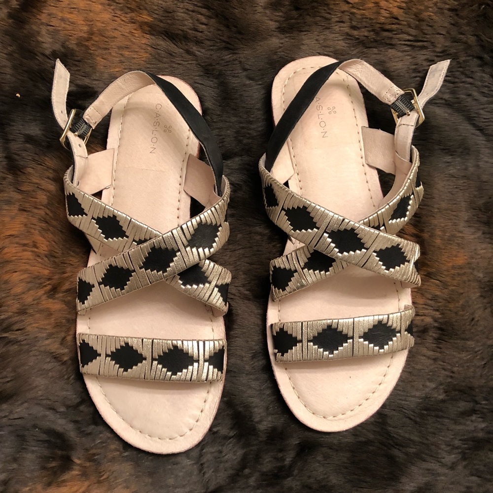 Caslon Finn Leather Sandal In Gold And Black - Picture 3 of 7